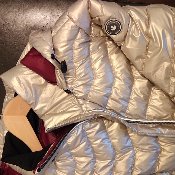 Pale gold puffer coat, size M - Picture 6 of 6